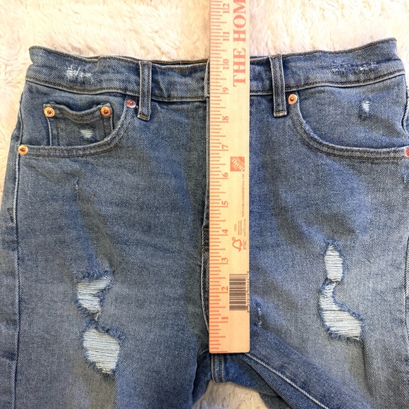 GAP High Rise 7 inch Denim Shorts | Medium Wash | Size 27 Distressed jorts - Picture 4 of 8